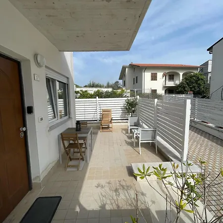 Grazioso Mono Sulla Costa Dei Trabocchi